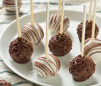 cake pops - egyszerű és finom torta egy pálcikán