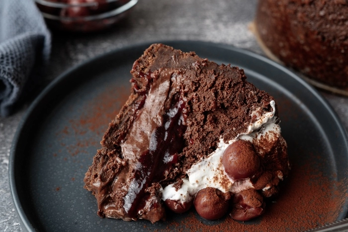 fekete-erdei sajttorta meggylekvárral