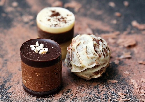 egyszerű recept a házi csokoládé pralinéhoz