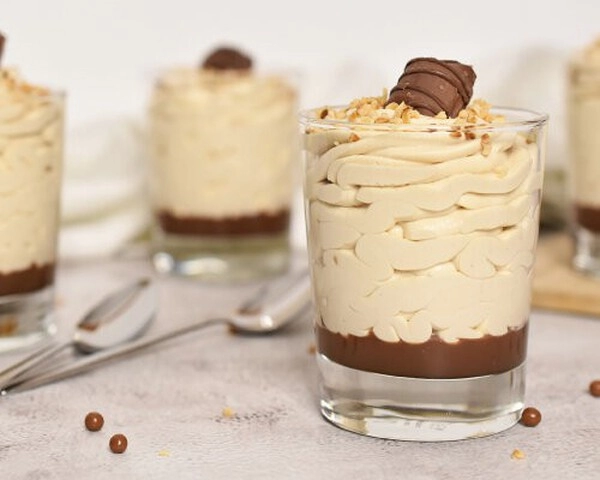 kinder bueno pohárban