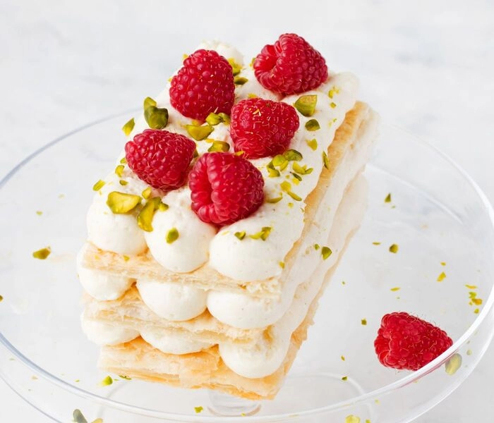 mille feuille málnával és sós karamellel