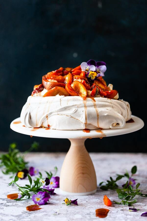 pavlova torta téli gyümölcsökkel