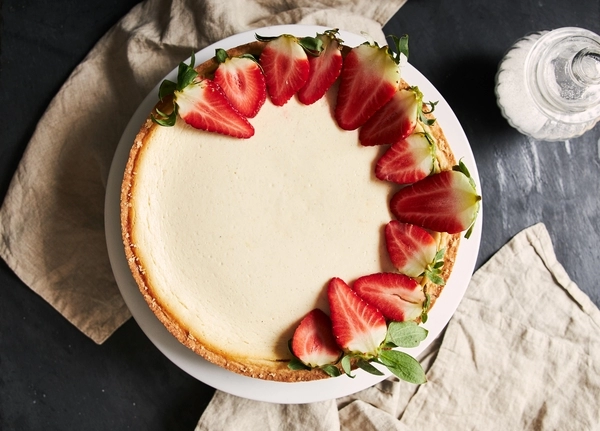 fehér csokoládé és eper sajttorta